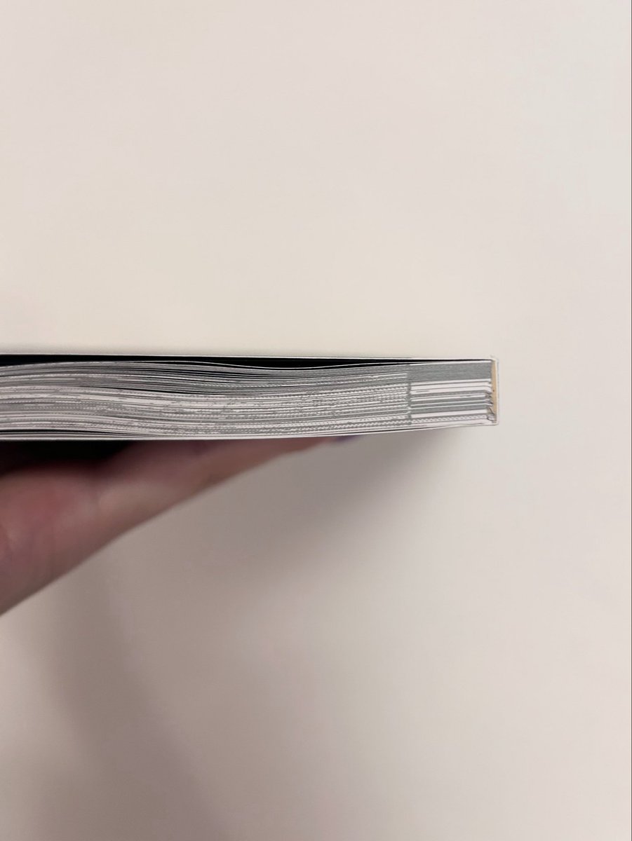 新刊届いた！！！150p背幅9.5mmです！！！厚みがすごい