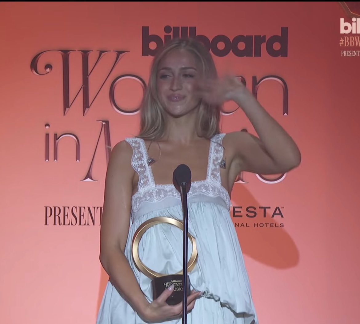 mimi ୨୧ tweet media