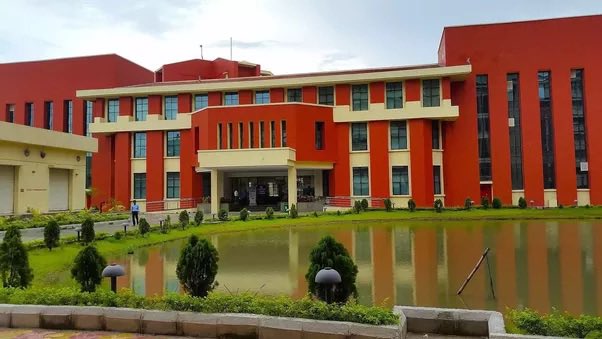 AndhraCommunity's tweet image. 🎓 IIFT Campus nearing completion in #AndhraPradesh

📍 Permanent campus at Ponnada (Kakinada SEZ)
💰 ₹230 Cr released by Centre
⏱️ Expected to be ready by June

A major boost to global trade education in AP 🌍

#Kakinada #Education #InvestInAp