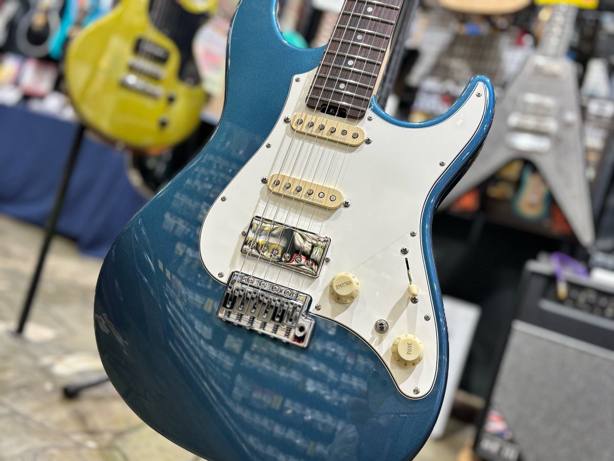 bbsapporock's tweet image. 【#ESP SNAPPER-AL】のご紹介です✨

「CTシステム タイプ3」が採用🛠️
GOTOH MG-Tと組み合わせること前提に再設計され、美しく整った弦のテンションを実現し、タイトで繊細なタッチレスポンスに💨

ジャンルに左右されず最高のサウンドを出してくれる一本です🎸

是非お試し下さい‼️

#BIGBOSS札幌
