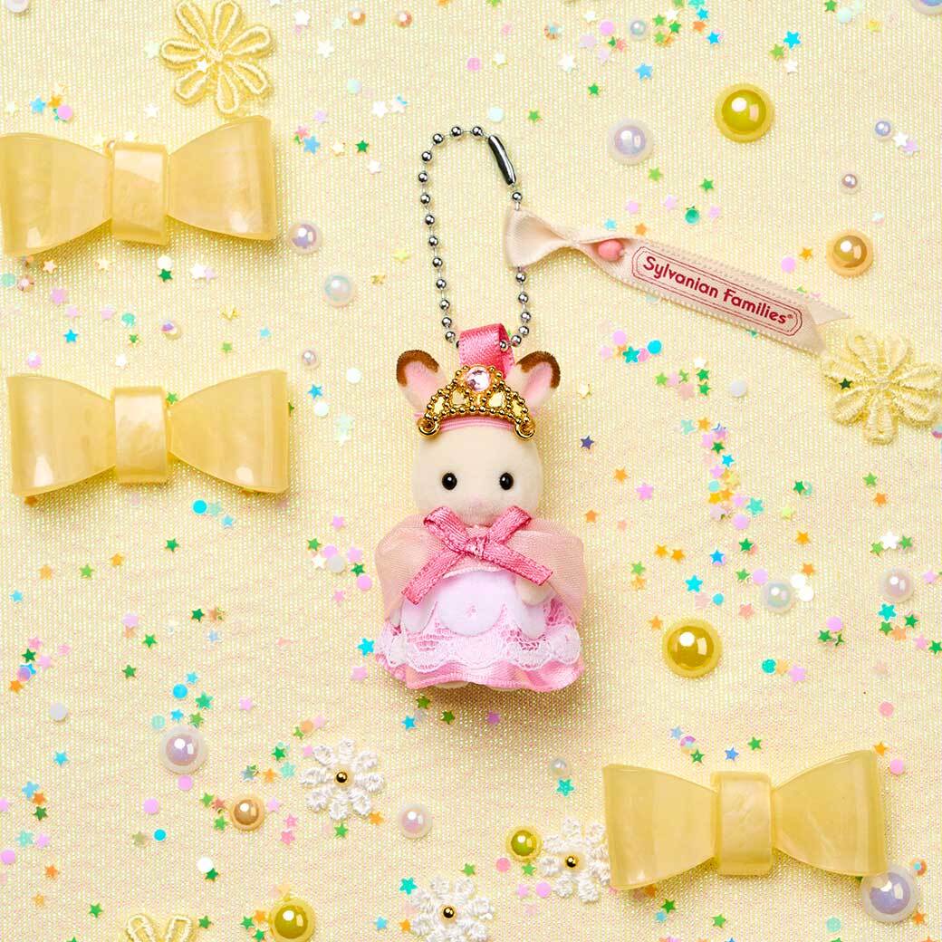 ／
📣本日4/30(木)より予約開始
＼

大人気のキーチェーン最新作✨
プリンス、プリンセスの衣装がかわいい💕いっしょに集めて、好きなところに身につけてね。

『シルバニアファミリーキーチェーン　シカの赤ちゃん -プリンス-』
store.sylvanianfamilies.com/figures-furnit…

『シルバニアファミリーキーチェーン