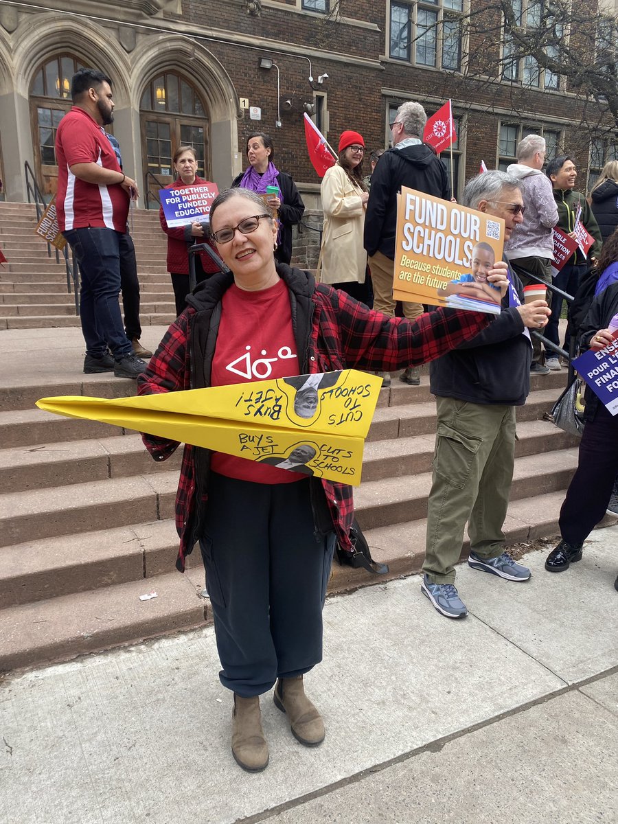 muinabit's tweet image. Solidarity action at Jarvis Collegiate. OSSTF. CUPE. ETFO Provincial. Provincial Day of Action. #fundourschools #redfored #solidarity