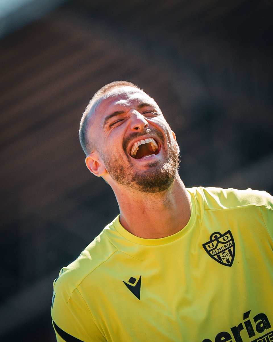 Mi reacción cuando alguien me dice que hay un atacante mejor que Arribas en LALIGA HYPERMOTION 🤣🤣
