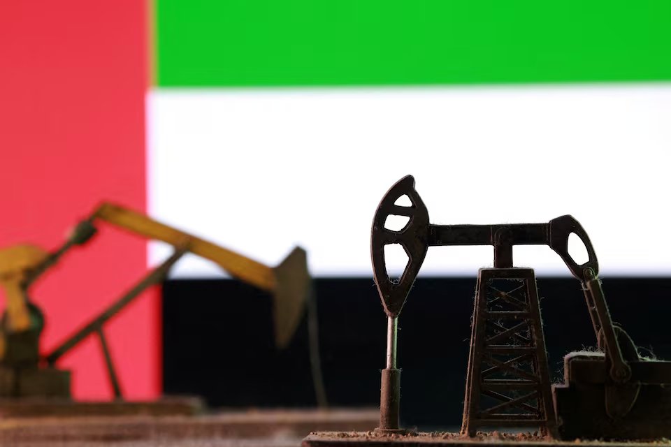 pakco_updates's tweet image. #May4
1. @jpmorgan said #UAE could attract greater investments from #US ​companies once it is in a position ‌to produce more #oil after leaving #OPEC and doesn't need to comply to quota. @Reuters reported #AbuDhabi aims to expand capacity to 5Mn BPD and export 1.5Mn BPD by 2027.