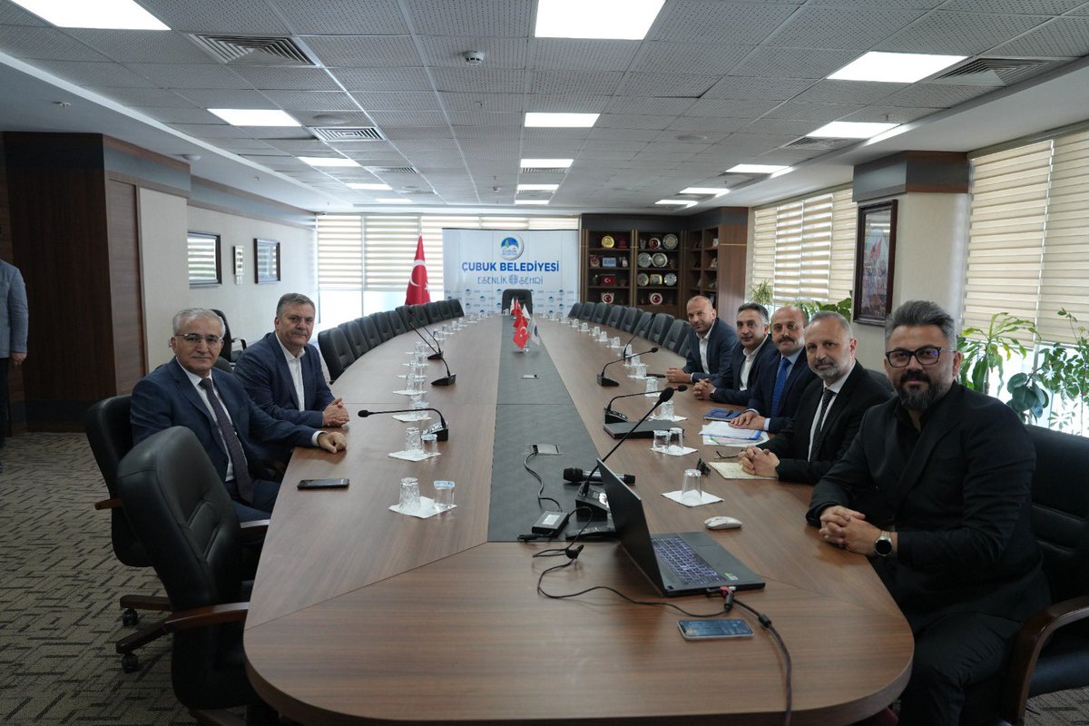 avbakidemirbas's tweet image. Kaymakamımız Sayın Vehbi Bakır başkanlığında gerçekleştirilen toplantıda, hayvancılık alanındaki yatırımlar ve projeler üzerine değerlendirmelerde bulunduk.

Çubuk’un tarım ve hayvancılık gücünü birlikte büyütmeye devam ediyoruz.

#Çubuk #BakiDemirbaş