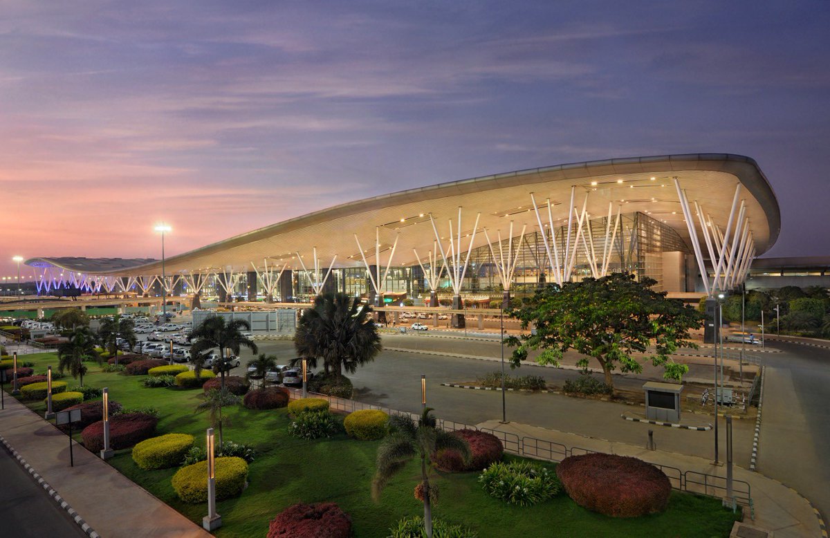 TOIBengaluru's tweet image. Kempegowda International Airport in #Bengaluru handled 44.47 million passengers in 2025-26.

Average daily movement of flights is 769 at Bengaluru #airport, 

@timesofindia