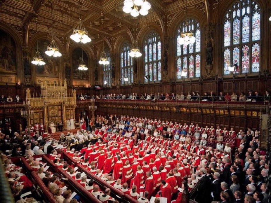 SeddSezz's tweet image. 🚨Yesterday, Starmer removed all hereditary peers from the House of Lords

It was the end of the 700-year-old tradition.

The office of the Lord Great Chamberlain dates back to 1138, but this has also been eradicated.

Labour loves doing away with tradition!