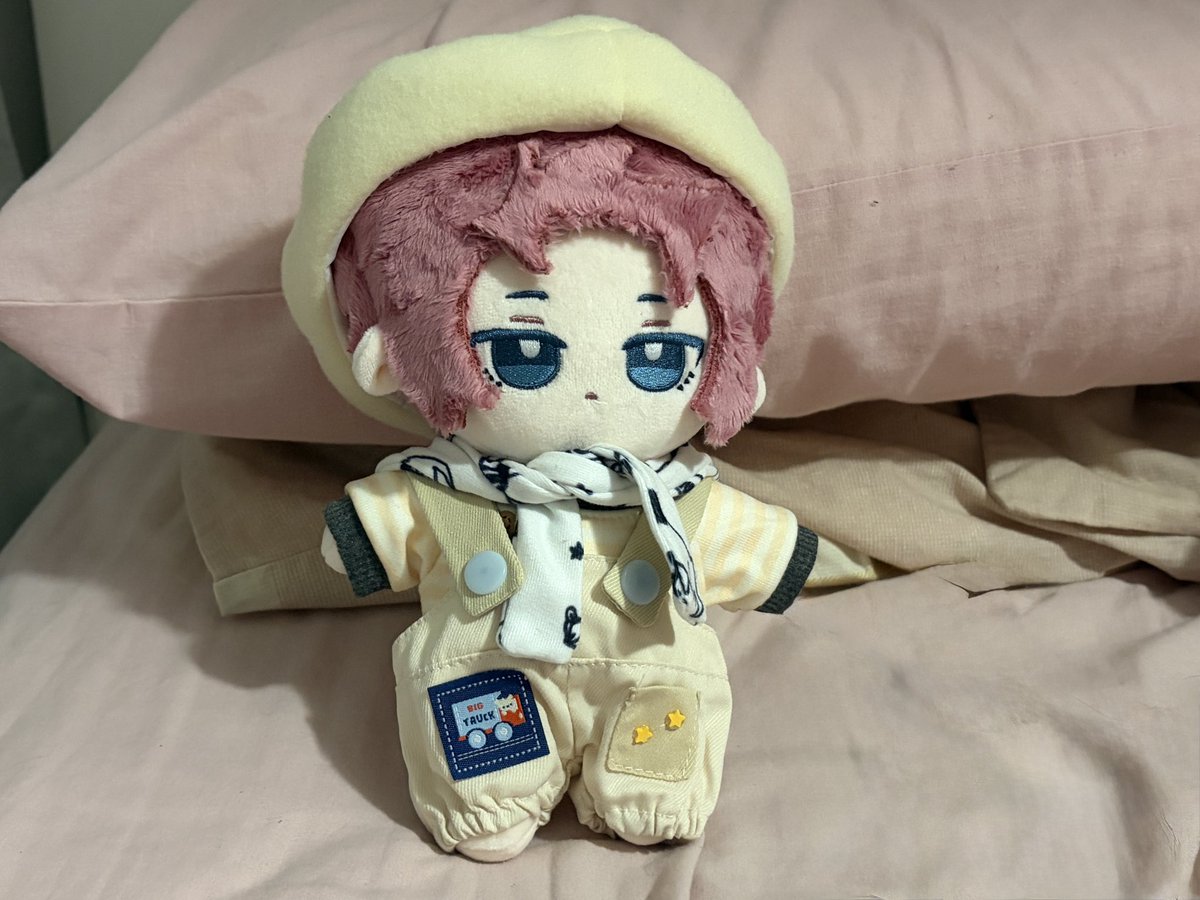 itoshiweb's tweet photo. SAE AND THE CLOTHES I BOUGHT FOR HIM CAME HOME TODAY. EVERYONE LOOK AT HIM https://t.co/aN5lt934oK