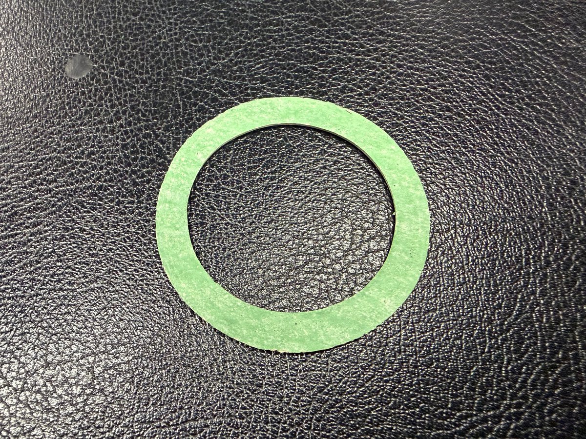 WingfootMoto's tweet photo. ロイヤルエンフィールドアイアンエンジン用のオイルフィルターキャップのガスケット、Oリングを3種類追加しました。
年式によって違いますのでご確認ください。
後期ガスケット
https://t.co/ajeKlkbnFS
前期ガスケット
https://t.co/VmsdgyRZAT
中期Oリング
https://t.co/TFx1Xp3Uxd https://t.co/8h98EfuQ2l