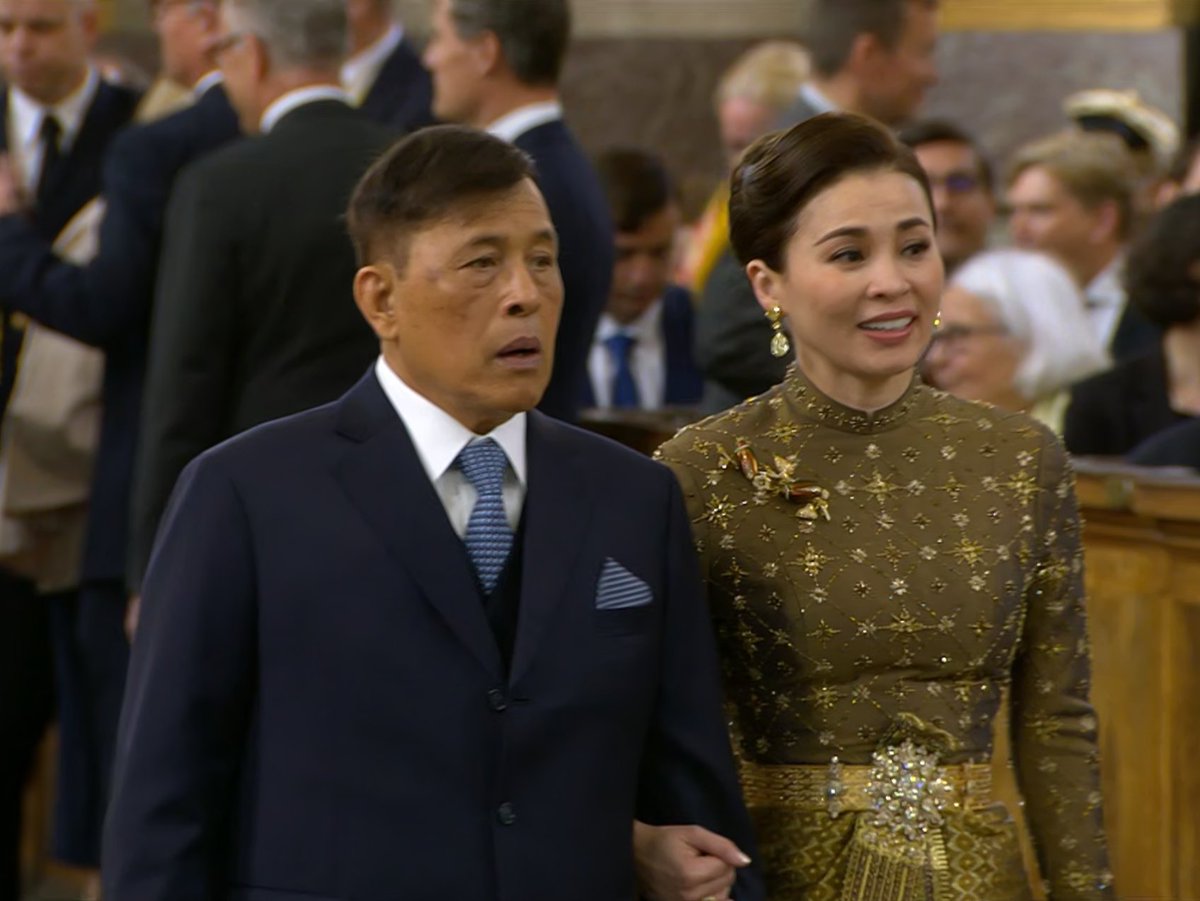 rwthofficial's tweet image. 🇹🇭🇸🇪
#Thailand’s King Vajiralongkorn and Queen Suthida joined Monarchs and members of foreign royal families along with guests at the 80th birthday celebration of #Sweden’s King Carl XVI Gustaf in #Stockholm.

📸 SVT #KingVajiralongkorn #QueenSuthida #ThaiRoyalFamily