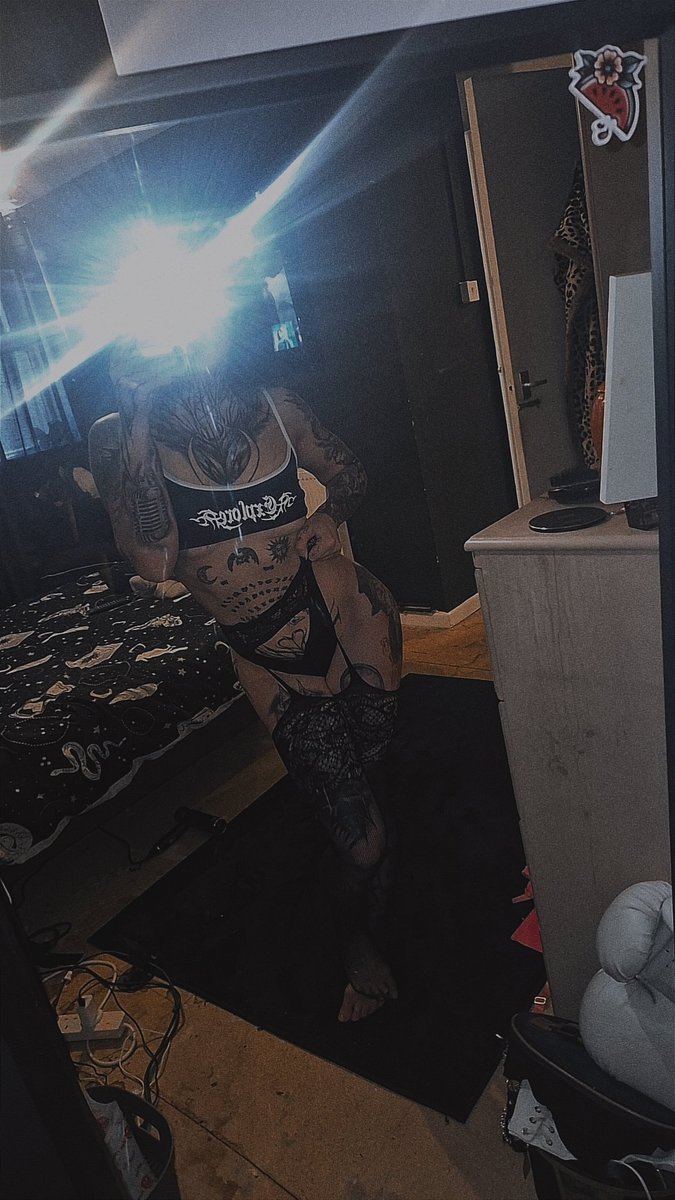 jac_evz's tweet photo. Thirsty thursday 💦
What are you doing today?

😈
https://t.co/EbWgdfYN12 https://t.co/2xnD8pZ2tD