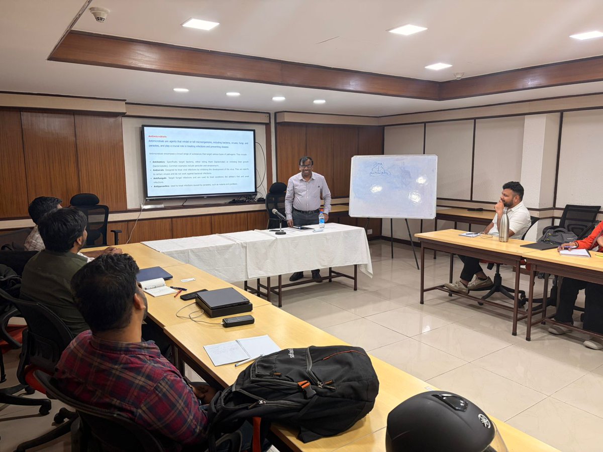 NIHFWofficial's tweet photo. Final-year MD (Community Medicine) students from VMMC &amp; Safdarjung Hospital visited the National Institute of Health and Family Welfare (NIHFW), New Delhi, for an immersive orientation programme designed to bridge academic learning with real-world public health practice. https://t.co/UCYXax8x5T