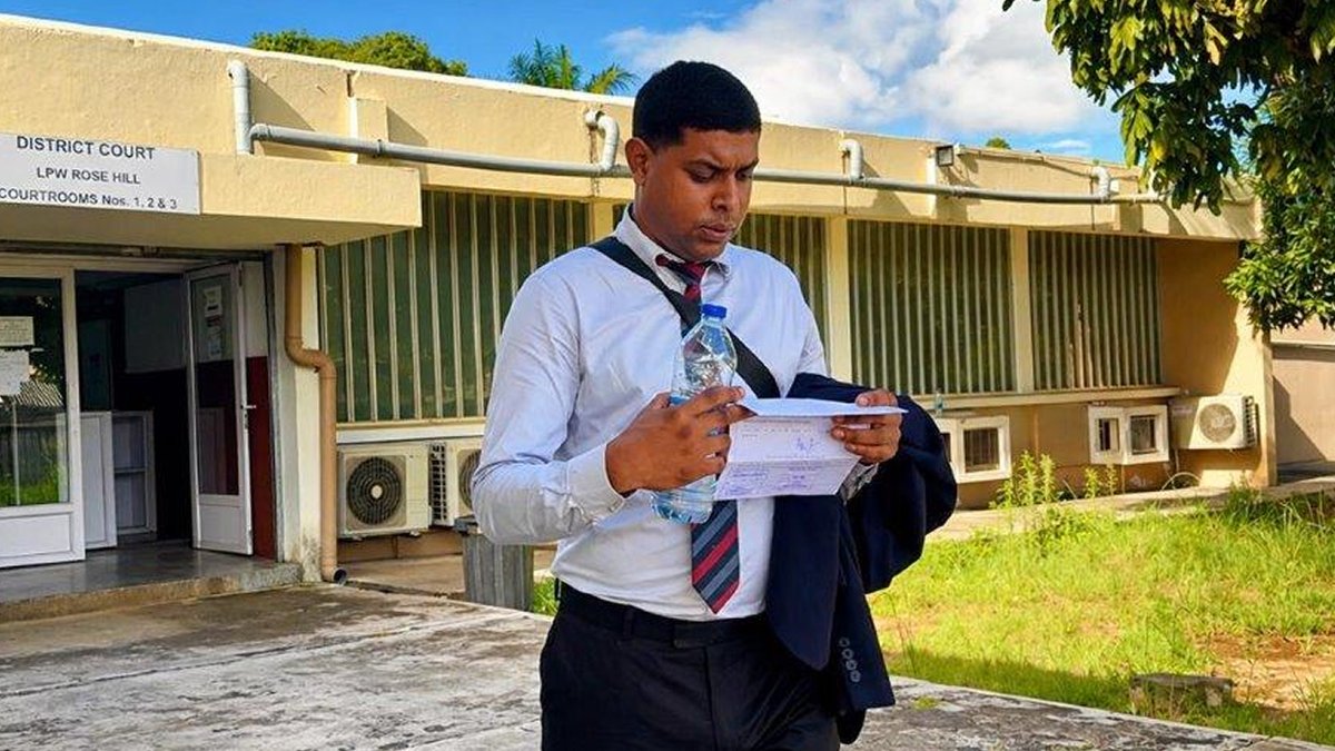 defimediainfo's tweet image. Mort de John Mick Martingale : le gardien de prison Emmanuel Constant se contredit dlvr.it/TSJ3P6 #JohnMickMartingale #EmmanuelConstant #Justice #Tribunal #RoseHill