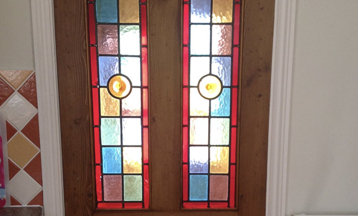CheamLeadedLL's tweet photo. Handcrafted #StainedGlass designed for your home🎨
Every project is carefully planned &amp; expertly made, ensuring a stunning result that lasts for years to come. 

Our team works across London &amp; Surrey.
🌐 https://t.co/MX7iYhOyG6

 #GlassArt #LeadedLights #HomeDesign https://t.co/T8RmIeBsvG