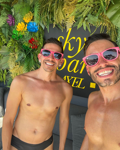 Two Bad Tourists tweet media
