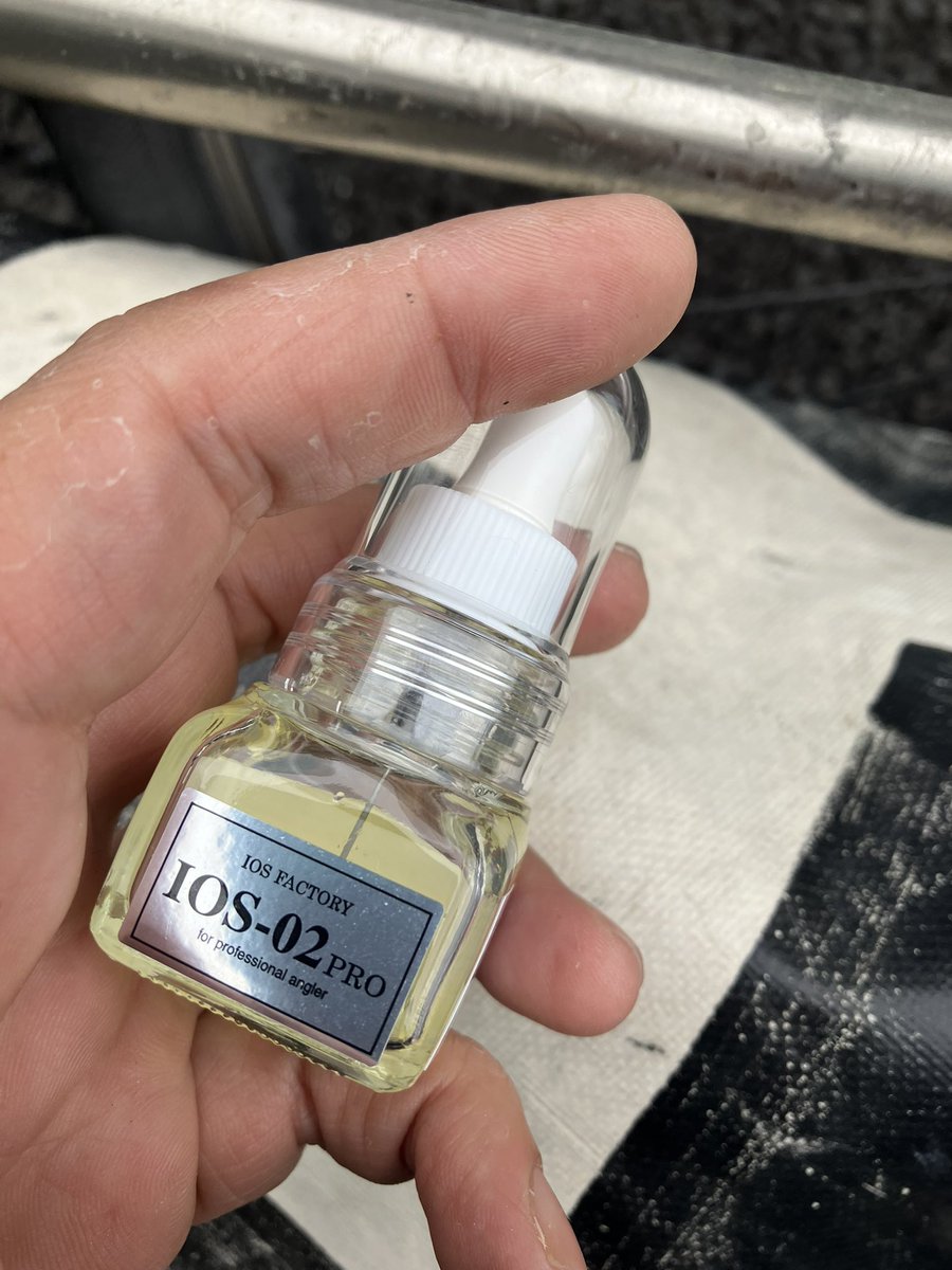 このリールオイル一個五年以上もつ　前に買った時はなんも考えなかったが

これ使い切るまで情熱は続くのかまたは生きてるだろうかとか考える

歳を取ったのと人の今際に立ち会いすぎたせいだろうな