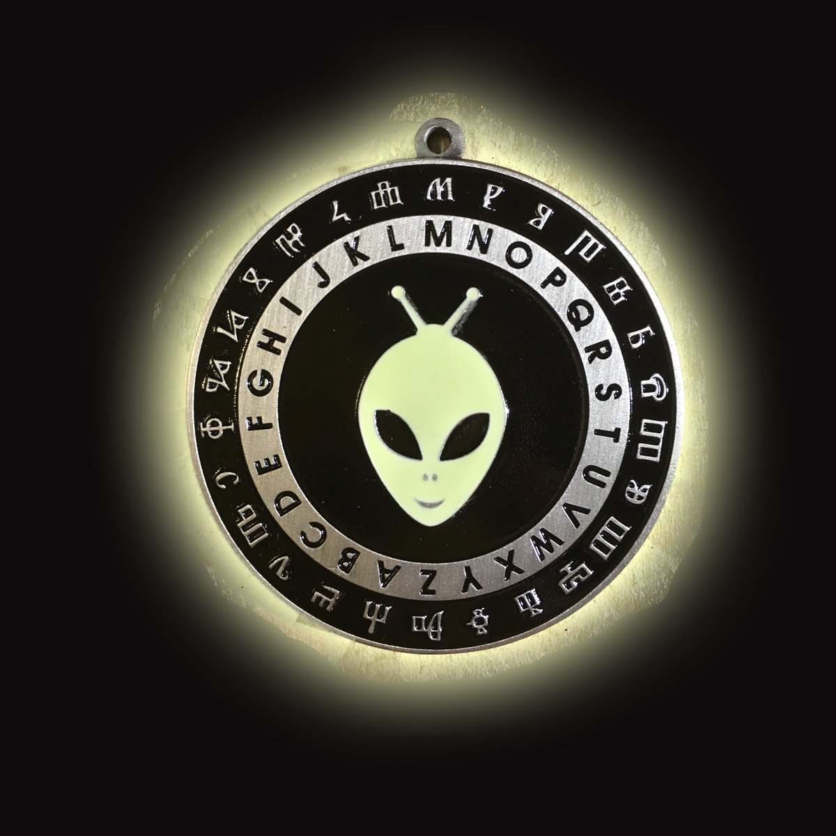TheAlienChannel's tweet image. Bunzaud’s medallion comes with the #book and can be used to decipher the #secret #alien message.
It glows in the dark!
Get yours from The Alien Channel Store.
#scifi #space #adventure #paranormal #paperback #novel #family #reading
thealienchannelstore.com/collections/fr…