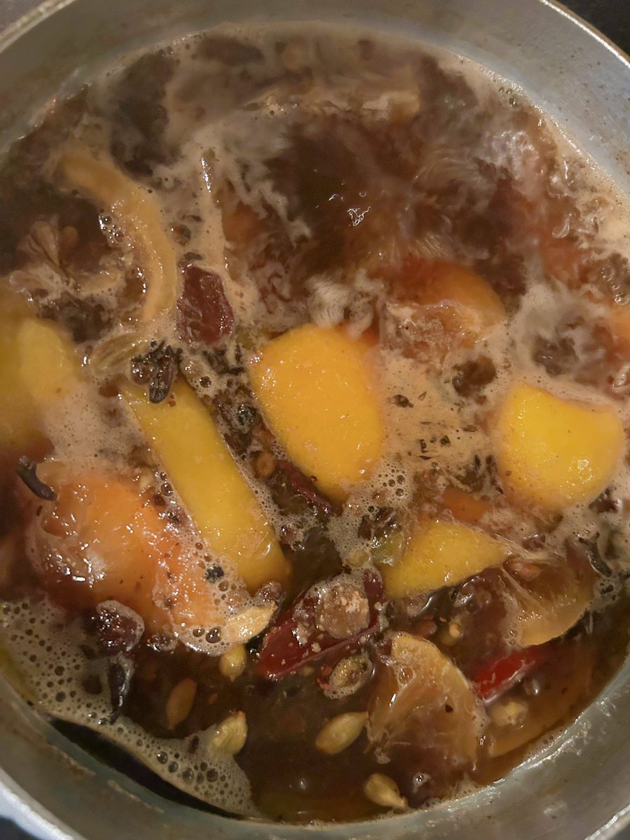 昨日もありがとうございました！
本日20時オープンです
スーパー煮込んでます
お待ちしてます