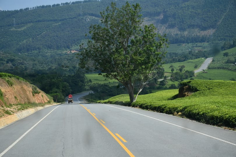 Since 1986, President Yoweri Museveni has transformed Uganda's infrastructure, the paved roads have doubled from 1,900Km to now approximately 6,200Km.  

#WhyUgDecidedM7 
#M7SwearsIn2026