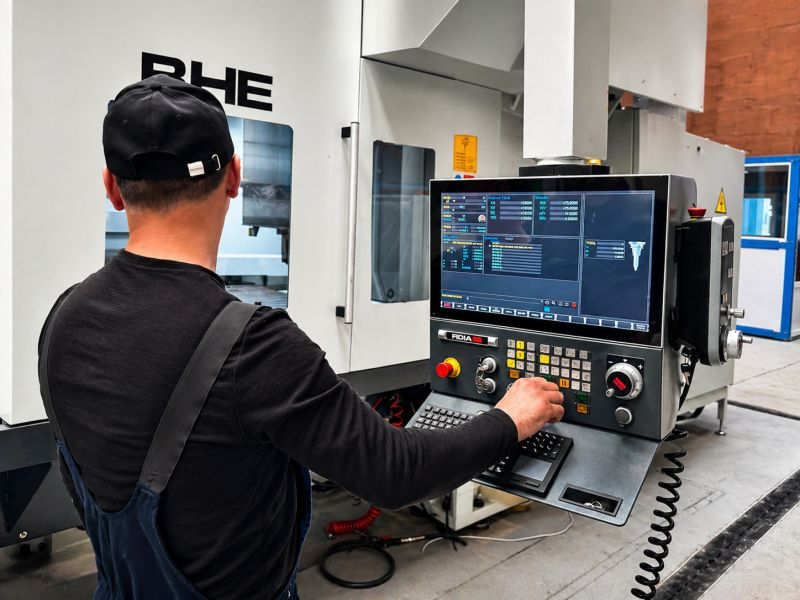 Fidia_Iberica's tweet image. Proud once again to see a new operator trained and confidently working independently with FIDIA CNC control.
#FIDIA #CNC #Training #Automation