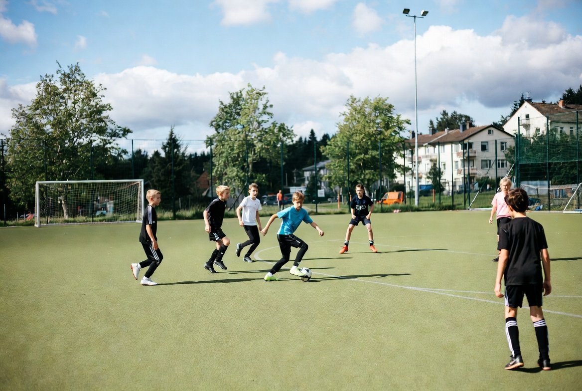 Lykten_no's tweet image. "Flere vitner på stedet forteller at det ble avfyrt fem til seks skudd like ved en fotballbane på Økern i Oslo."

Flere barn så drapet.

#Remigrasjon. NÅ. 
@Norgesdem