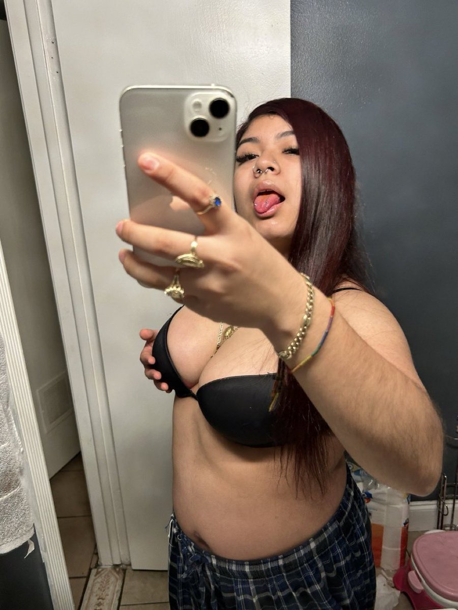 Mia tweet media