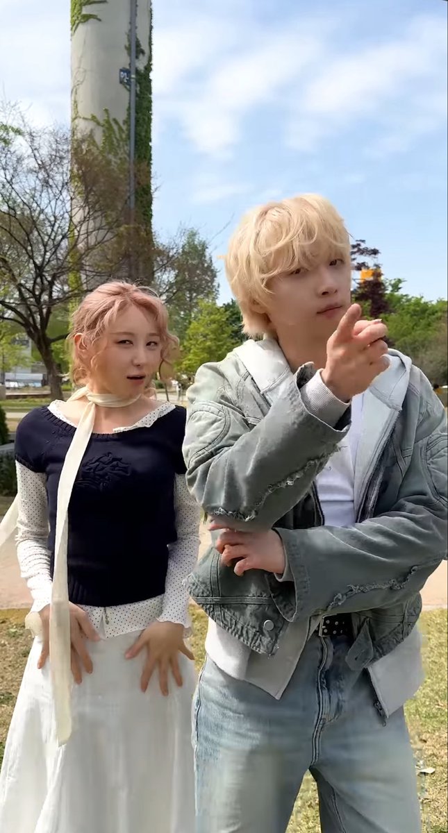 semohaeng's tweet photo. ㅋㅋㅋㅋㅋㅋㅋㅋㅋ 귀여웤ㅋㅋ웃곀ㅋㅋㅋ

그나저나 목걸이 무야
이너가 왤케 파졌죠!? https://t.co/2gkyxIf6UF