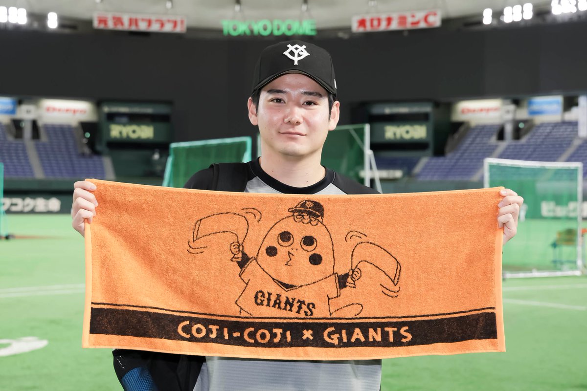 きのうの試合で4勝目を挙げた
#竹丸和幸 投手⚾

次郎のプレーヤーズフェイスタオルを掲げてくれました💕

🛒store.giants.jp/ja/c-18438?utm…
