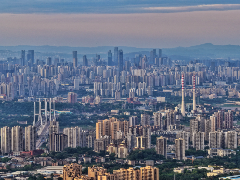 CQ_Liangjiang's tweet image. Post-rain perfection in #Chongqing🌧️! 

There’s nothing like the Mountain City skyline when the sunset 🌇 and city lights ✨ start to dance.#cityscape 

📸 Zhong Zhibin, Guo Xu/Visual Chongqing