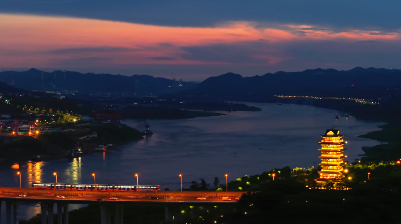 CQ_Liangjiang's tweet image. Post-rain perfection in #Chongqing🌧️! 

There’s nothing like the Mountain City skyline when the sunset 🌇 and city lights ✨ start to dance.#cityscape 

📸 Zhong Zhibin, Guo Xu/Visual Chongqing