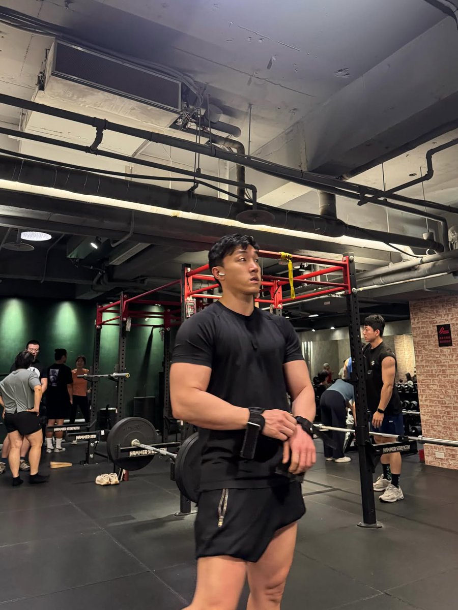 9731lley's tweet photo. 씨발 미친 https://t.co/iUDaNDp1iy