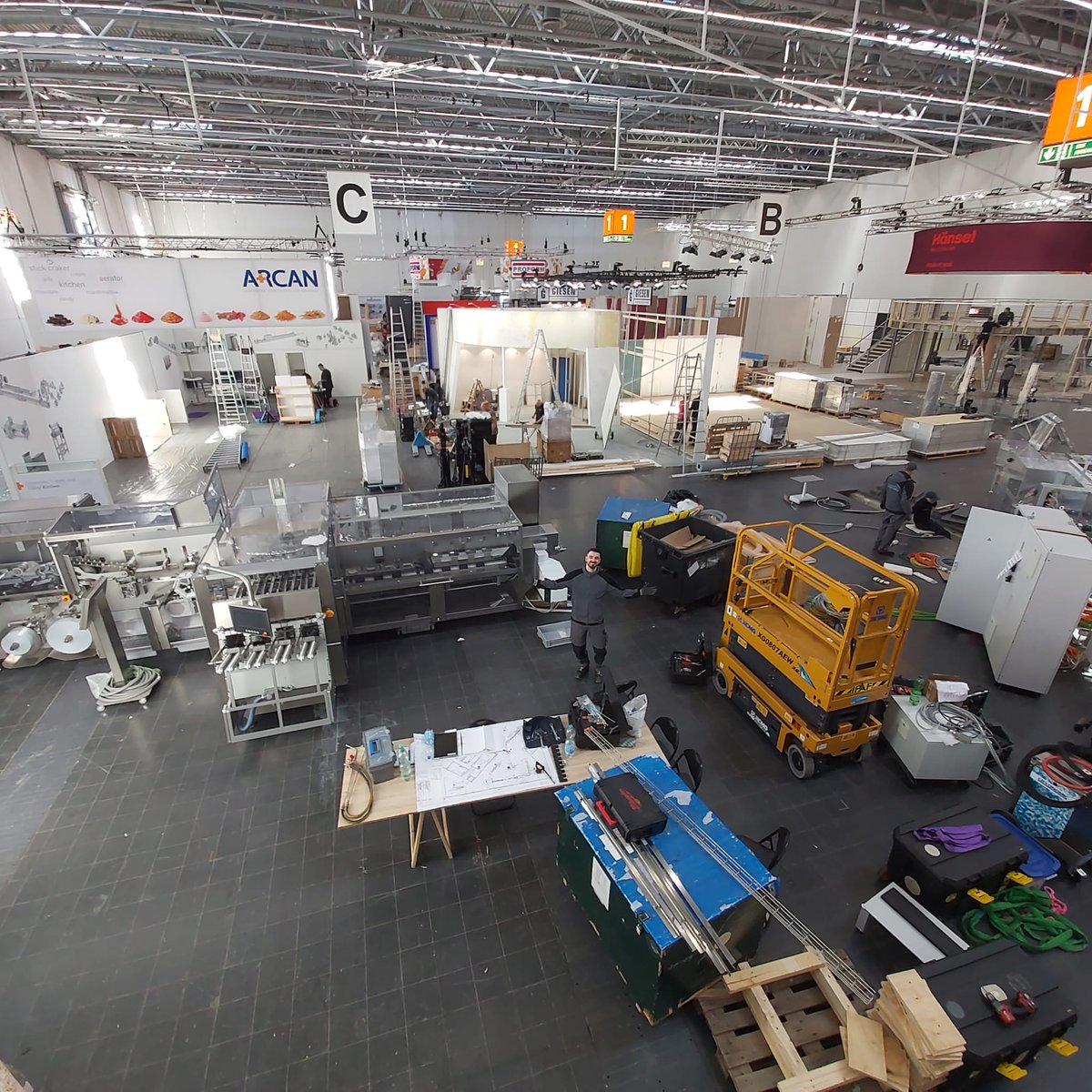 theegartenpt's tweet image. The @interpack2023 setup is in full swing. 🎉 We’re excited and full of anticipation. A big thank you to our hardworking setup team! 😊 #interpack #packaging