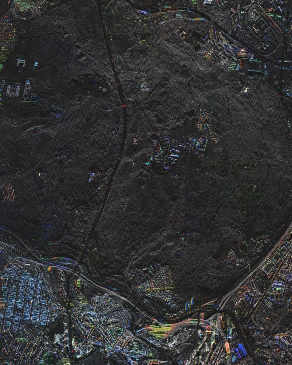 fap_pt's tweet photo. Há 30 dias, a #ForçaAérea entrou numa nova dimensão!

O lançamento do #Satélite CA-01, o primeiro da Constelação do Atlântico, marcou o início de uma nova capacidade nacional no domínio #espacial.

A Força Aérea voa mais longe, mais alto e mais rápido do que nunca. https://t.co/nAy7nzRf78