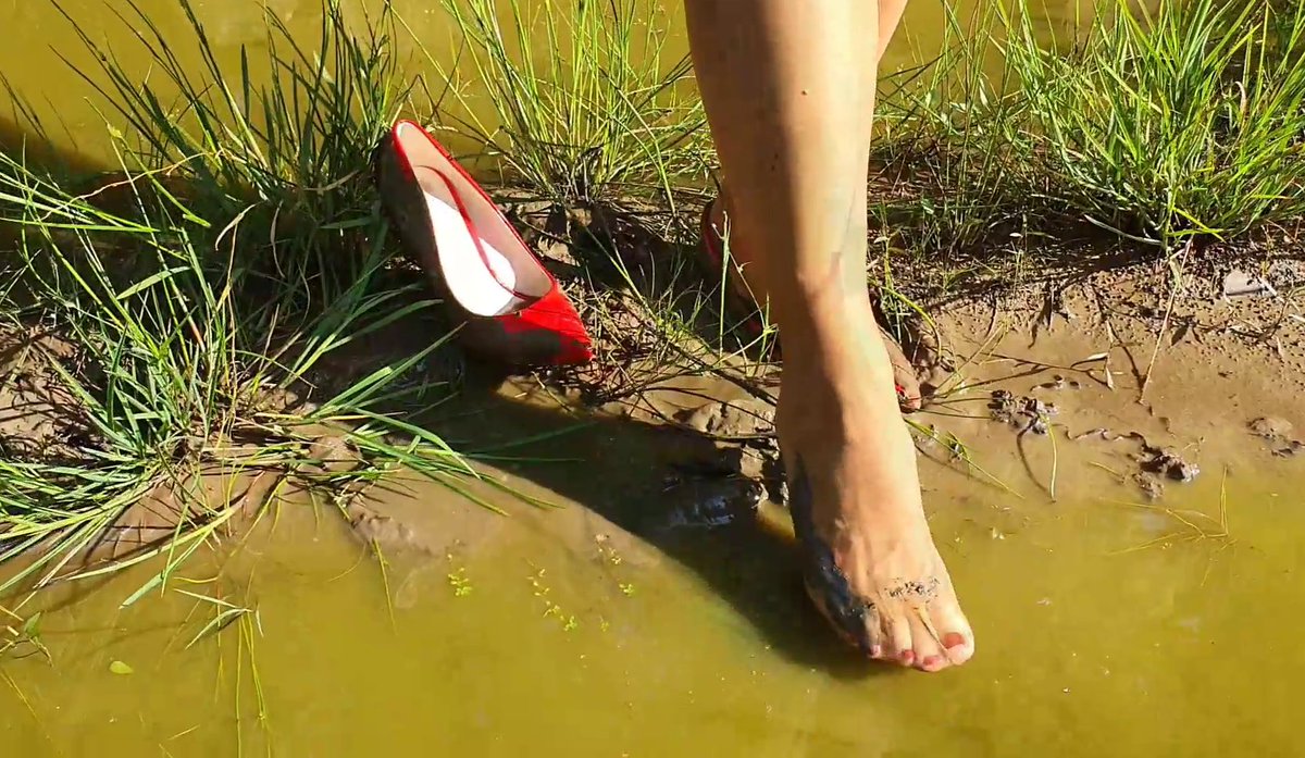 HelenaAbramov's tweet photo. A new "losing shoe" video in my video store today
https://t.co/Z0faI2PXdd
πππ
#muddyfeet #footsniffing #footsmelling #sniffing #tickling #pantyhoseunderjeans #Strumpfhose #stuckshoe #shoeoff #lostshoe #stolenshoe #oneshoe #helena #suntanpantyhose #Louboutins #stuckshoe #toe https://t.co/RHRTjqjHYb