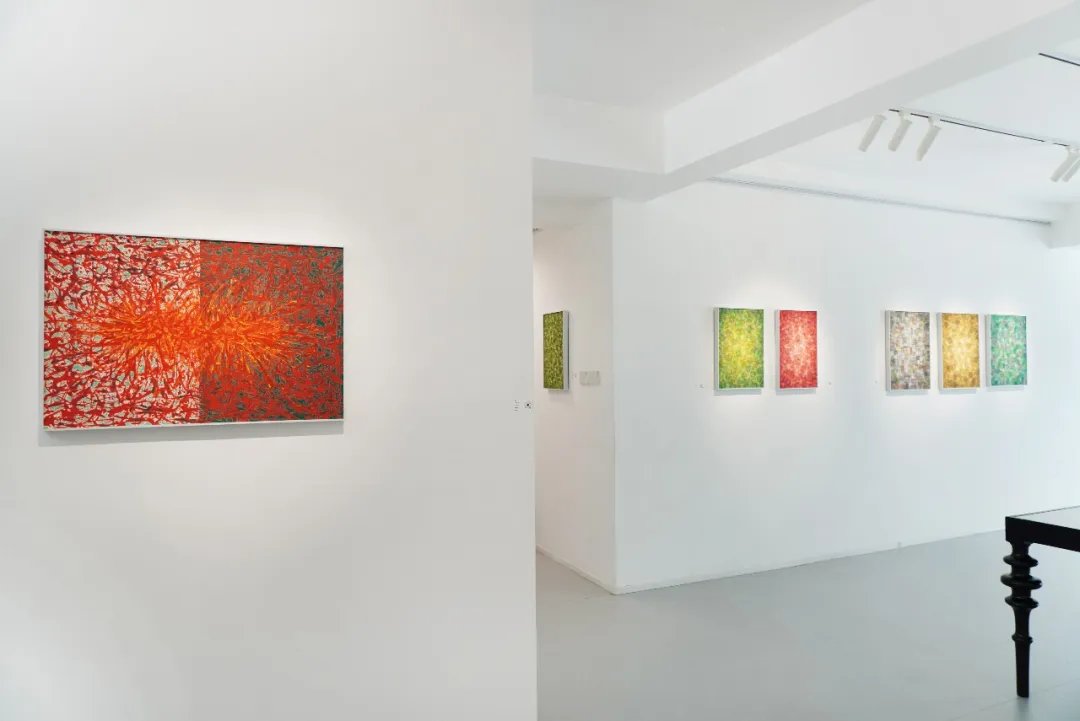 CQ_Liangjiang's tweet image. Light and Trace Narratives, an abstract art exhibition 🎨 by Wang Chao, runs through June 7 at Jinse Gallery🖼️. 

Wang's expressive works weave life, memories, and feelings through soft colors and fluid lines. #ArtExhibition #AbstractArt 

📸 Jinse Gallery