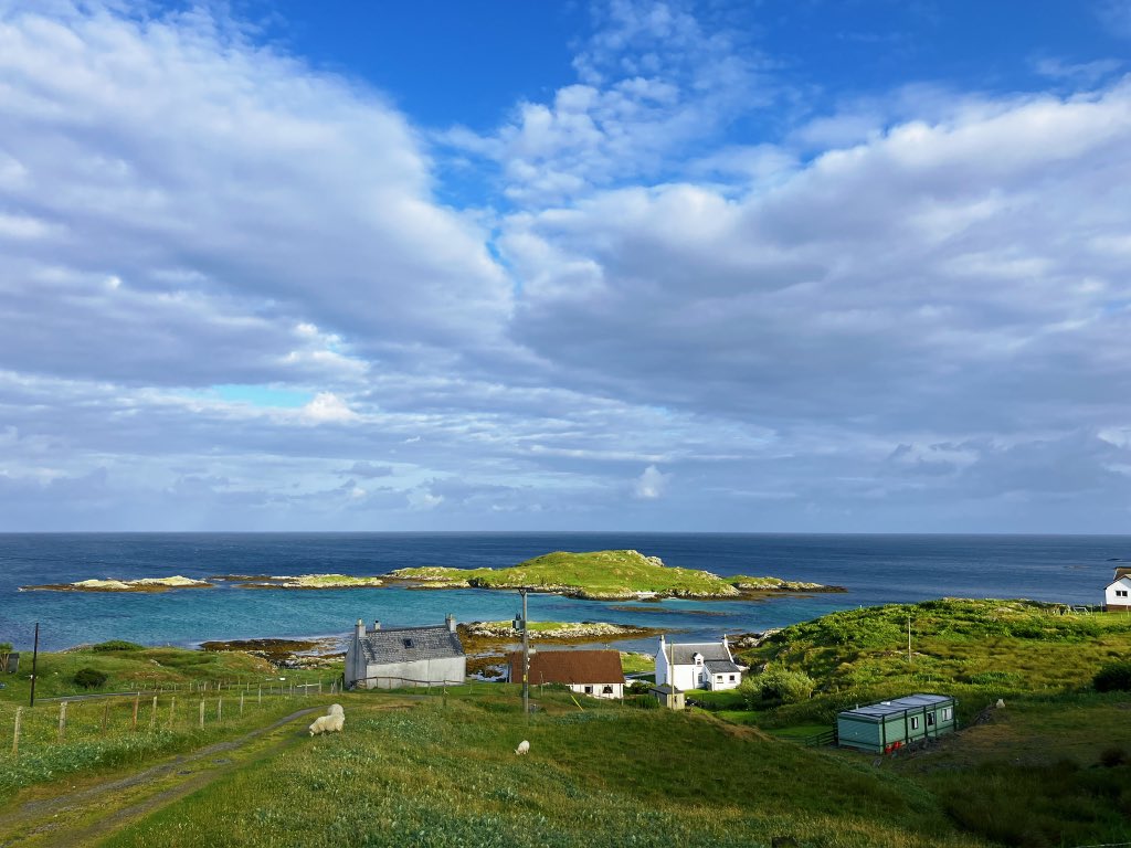 Lovethisland_'s tweet image. Barra. Good morning.

“Where the streets have no name…”

#hebrides #outerhebrides #Scotland
