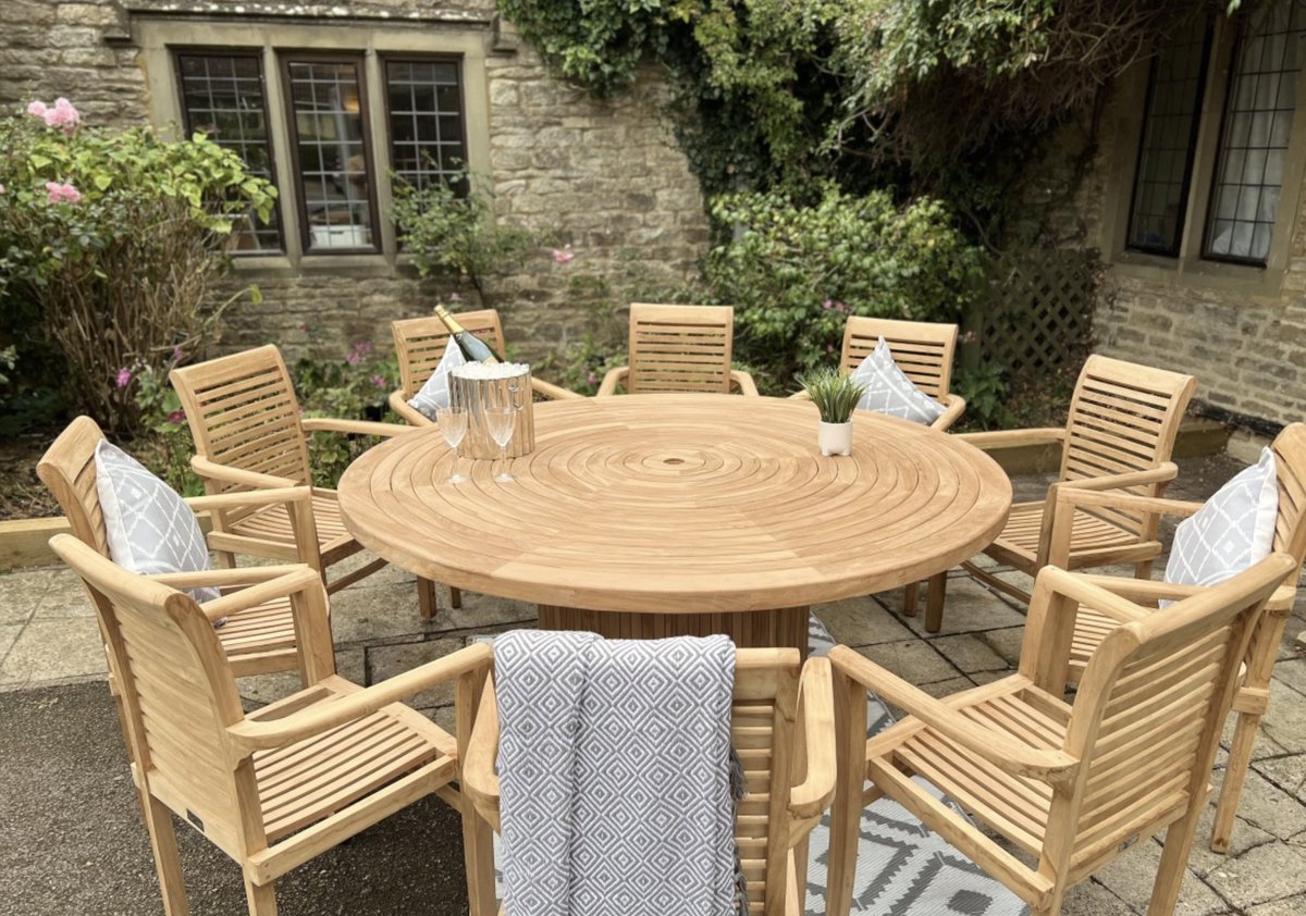 chelsealeisure's tweet image. Teak Garden Swirl Table – Round Ten-Seater
Make a statement in your outdoor living space with the Teak Garden Swirl Table, a stunning blend of craftsmanship, elegance, and natural beauty. 
#homedecor
#design
#furnituredesign
#mcm
#jati
#interior
#danishmodern