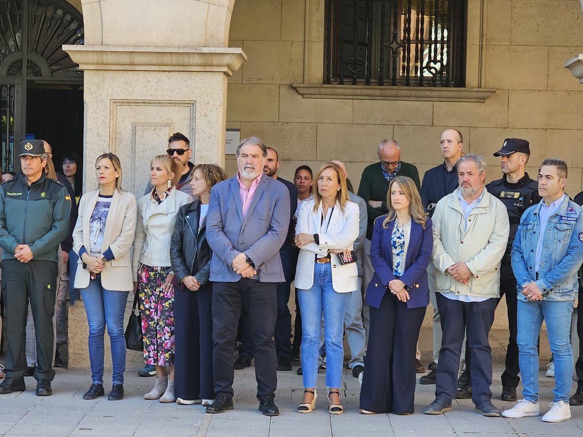 DPTeruel's tweet image. La #DPT ha asistido al minuto de silencio convocado por la Subdelegación del Gobierno en Teruel en repulsa por los asesinatos machistas.