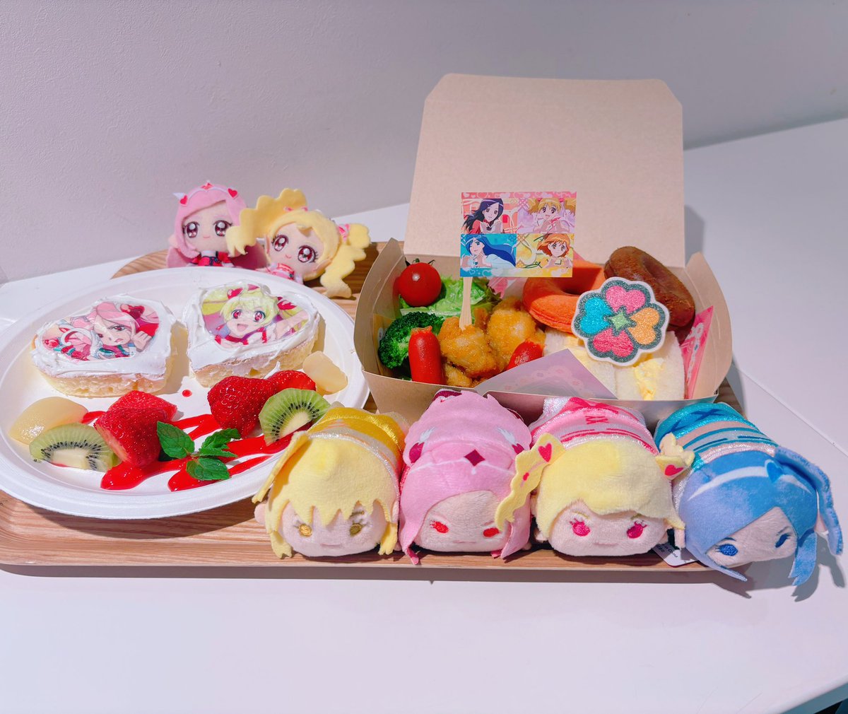 水無月かれん 「フレプリカフェ 行くのが遅くなった結果グッズひとつもなくて涙… けどかわいいメニ」|うづえり🧸レイフレ28のイラスト