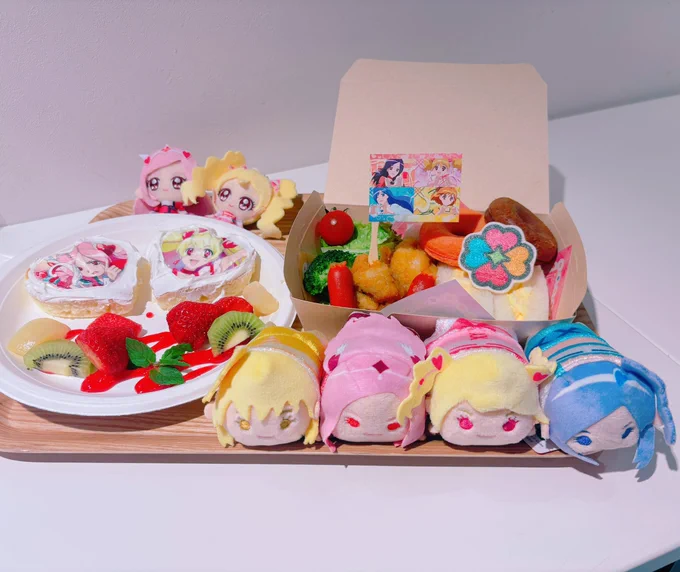 フレプリカフェ 行くのが遅くなった結果グッズひとつもなくて涙… けどかわいいメニュー食べれて幸せ おてだまのポジミスったなぁ…