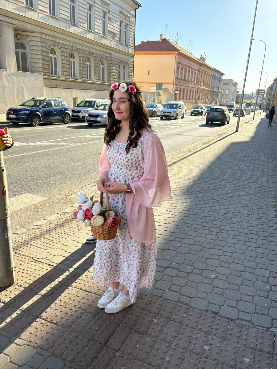 POSLEDNÍ ZVONĚNÍ 
Poslední zvonění dnes měli maturanti z lounského gymnázia. Držme jim palce k maturitám!👍