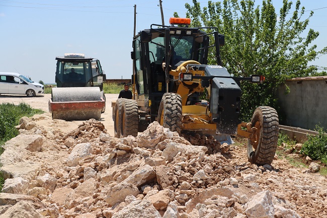 BÜYÜKŞEHİR, HARRAN’DA 7,2 KİLOMETRELİK YOLU YENİLİYOR - Özurfahaber ozurfahaber.com/haber/15342/bu… <a href="/sanliurfabld/">Şanlıurfa Büyükşehir 🇹🇷</a>