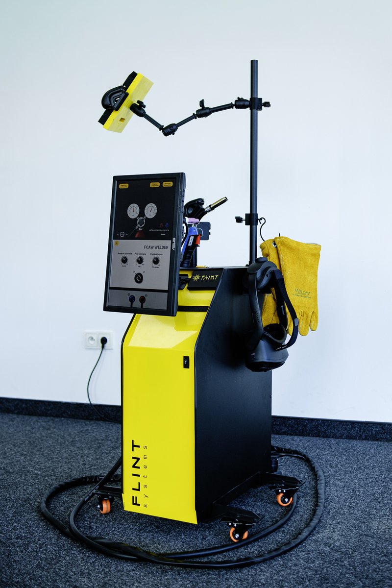 FlintSystems's tweet photo. #Welding without sparks or fumes? Not sci-fi — VR/AR.

Train MIG/MAG, TIG, MMA &amp; FCAW in realistic conditions, with instant feedback and zero material waste.

Real tools + VR = real skills.

👉 See how it works: https://t.co/adDhoj8ta6

#VR #training #weldingsimulator #weldingVR https://t.co/sjN6qzqACW