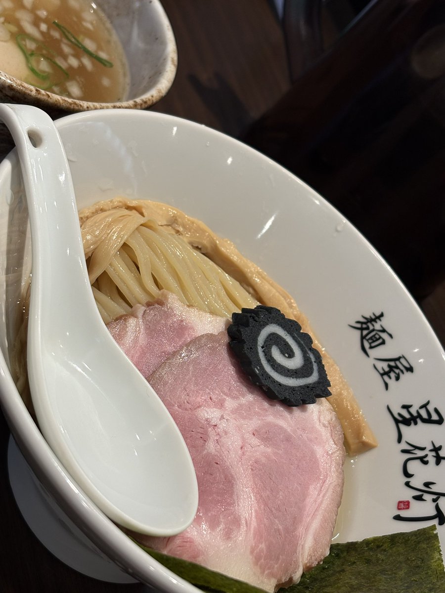 ND_0129's tweet photo. 置き去りにしてラーメン🍜
なんか見つめられてる😨 https://t.co/8D9p5lsOAe
