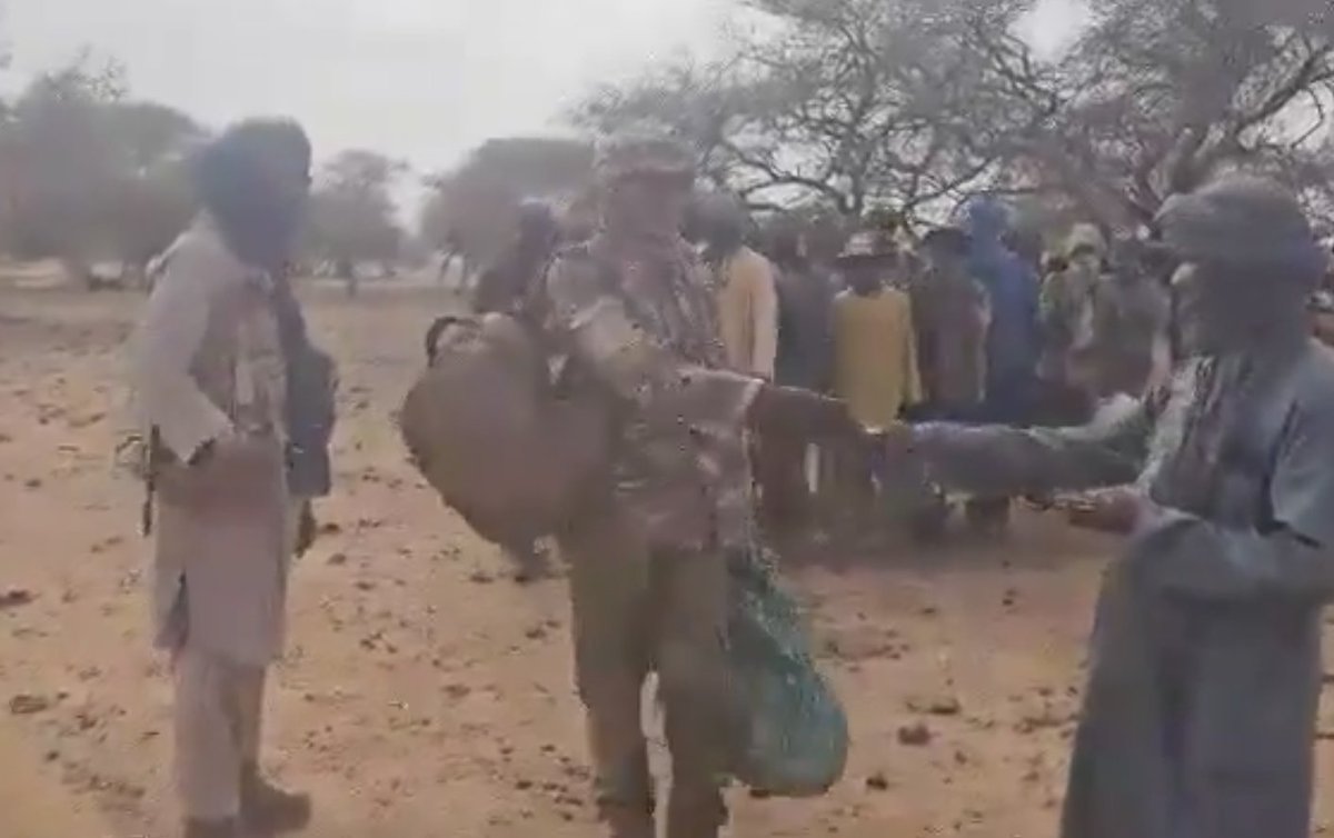 TracTerrorism's tweet photo. Jama'at Nusrat al-Islam wal-Muslimin (#JNIM) and Azawad Liberation Front (#FLA) Release 200 Malian Troops Captured in #Tessit, Gao Region, #Mali
https://t.co/lvrIOxgCP8 https://t.co/afMmrUERw0