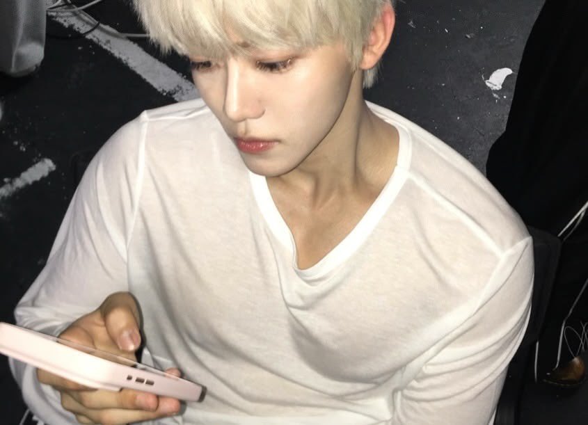 메이 tweet media