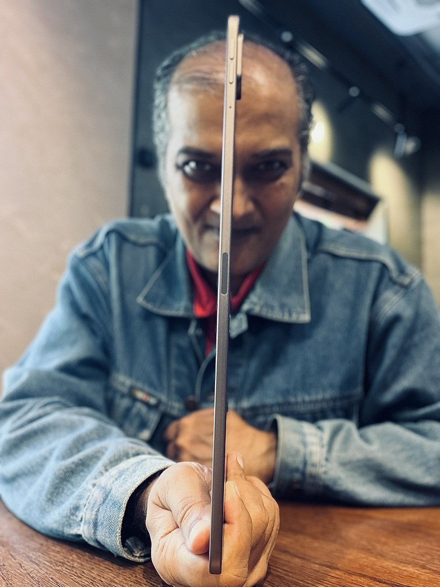 nimishdubey's tweet photo. Split in half by the impressively thin OnePlus Pad 4, which just got launched in India.
At 5.94 mm, it is actually slimmer than the iPad Air, which is 6.1 mm. And yes, it comes with a large 13.2 inch display.
Rs 59,999 onwards. More details incoming.
#OnePlusPad #OnePlus #OnePlusPad4