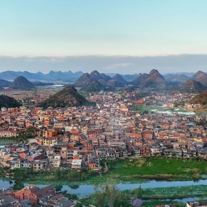 niliuguangnian's tweet image. 云南普者黑山清水秀，候鸟翩跹起舞。
Puzhehei in Yunnan features clear waters, green hills, and dancing migratory birds. #Scenery