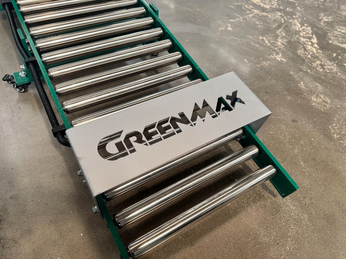 GreenMaxRecycle's tweet photo. GREENMAX newly developed EPS compactor—powered by hot-melt technology—is about to be shipped to Japan to participate in an exhibition. 
This equipment not only boasts an attractive appearance but also delivers excellent performance! 🥰 
https://t.co/EloBe2DS8N https://t.co/HA9anxKsUX