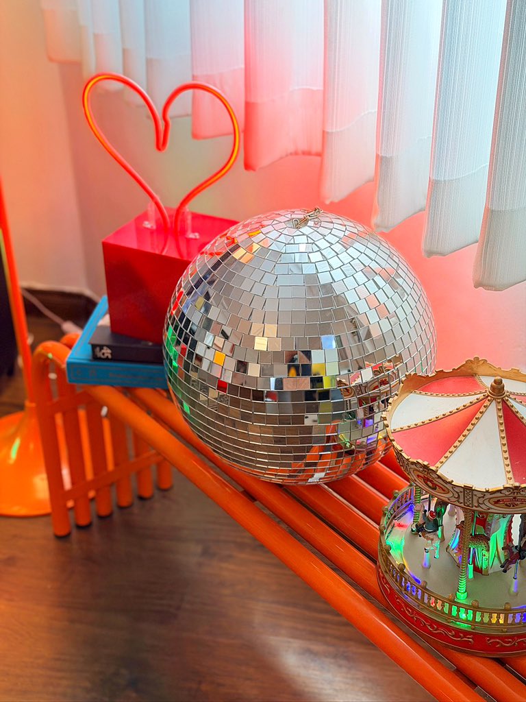 همایونی tweet media